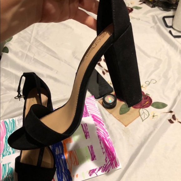 Shoes - Picture 4 of 5